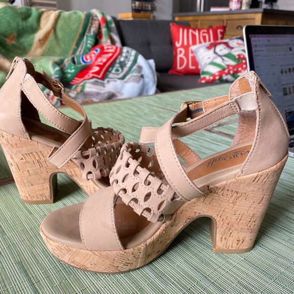 Shoes - Picture 3 of 5